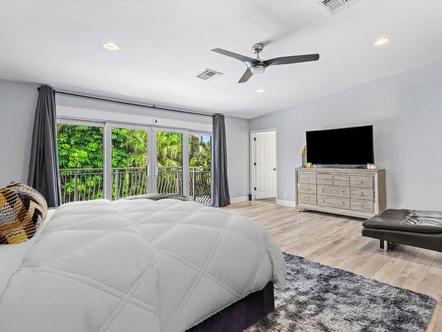 Продажа дома по адресу 811 SE 31st Street - фото 6272889