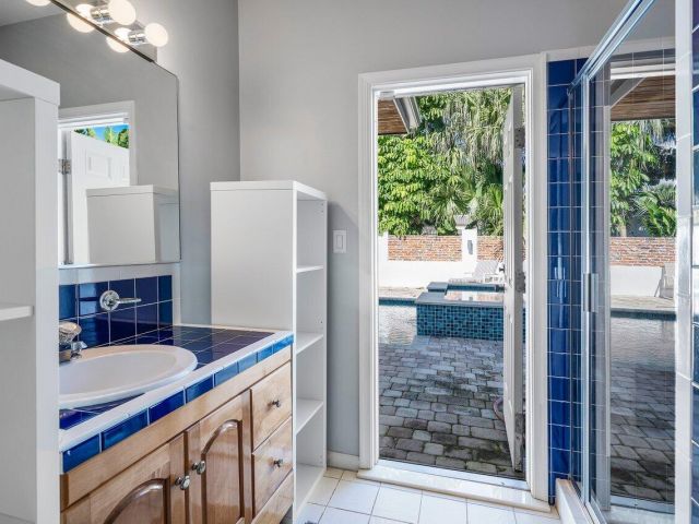 Продажа дома по адресу 811 SE 31st Street - фото 6272890