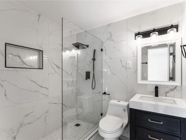 Продажа дома по адресу 1710 SW 1st Ave - фото 6272124