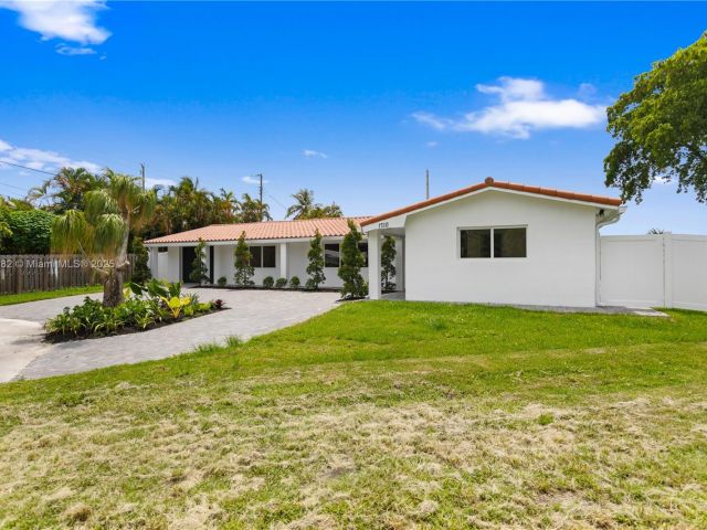 Продажа дома по адресу 1710 SW 1st Ave - фото 6272138