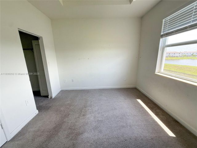 Продажа дома по адресу 12440 NW 23rd Ct - фото 6272191