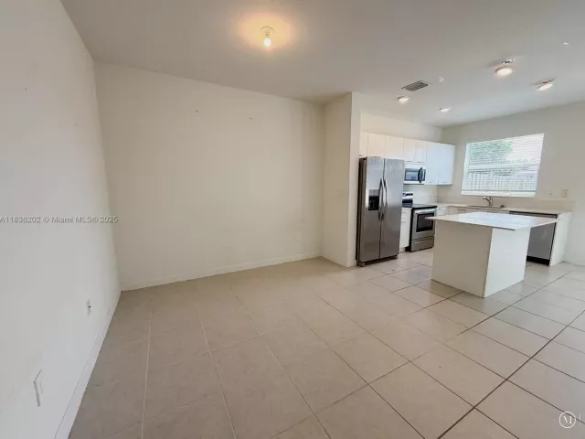 Продажа дома по адресу 12440 NW 23rd Ct - фото 6272199