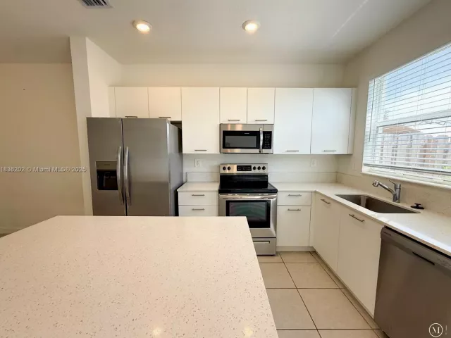 Продажа дома по адресу 12440 NW 23rd Ct - фото 6272200