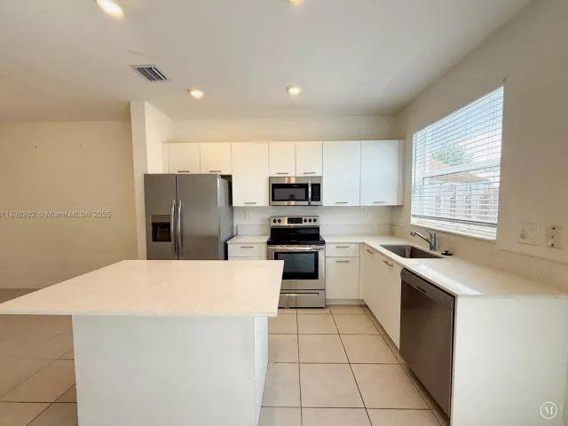 Продажа дома по адресу 12440 NW 23rd Ct - фото 6272201