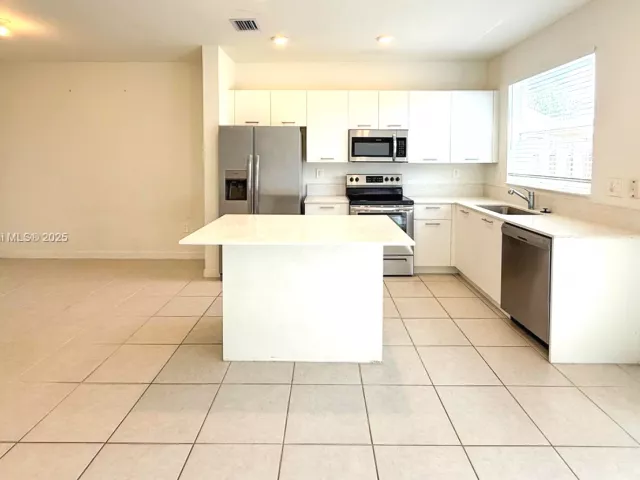 Продажа дома по адресу 12440 NW 23rd Ct - фото 6272202