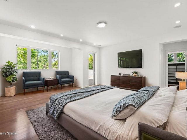 Продажа дома по адресу 5625 N Bay Rd - фото 6278956