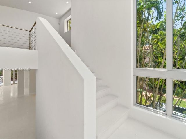 Продажа дома по адресу 5625 N Bay Rd - фото 6278959