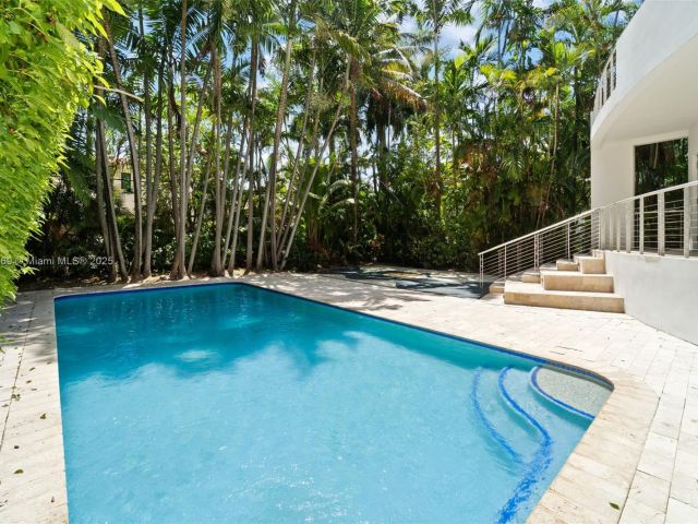 Продажа дома по адресу 5625 N Bay Rd - фото 6278960