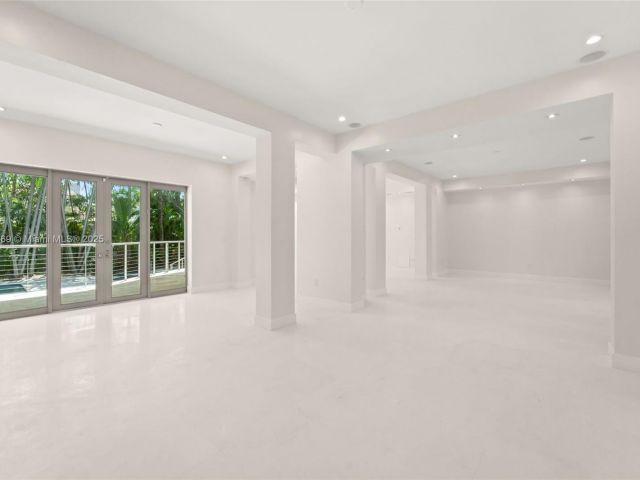 Продажа дома по адресу 5625 N Bay Rd - фото 6278965