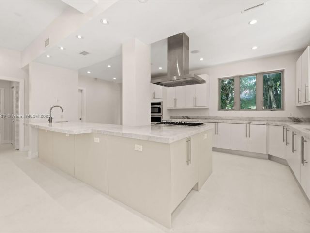 Продажа дома по адресу 5625 N Bay Rd - фото 6278966