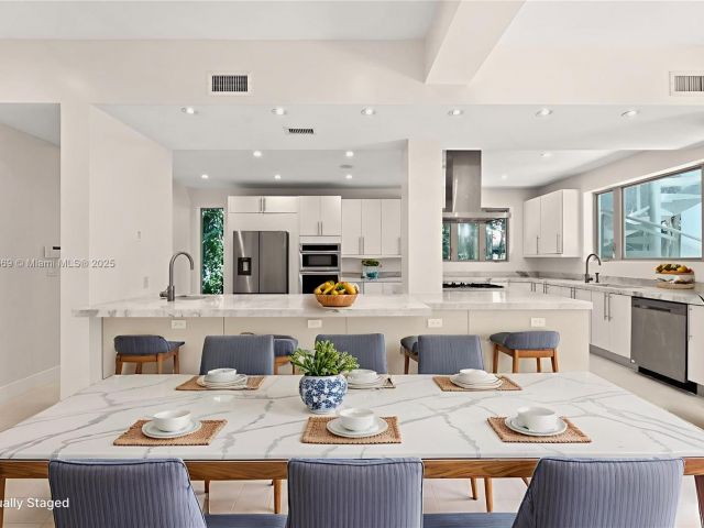 Продажа дома по адресу 5625 N Bay Rd - фото 6278968