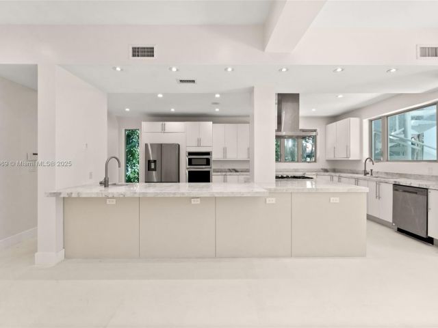 Продажа дома по адресу 5625 N Bay Rd - фото 6278969