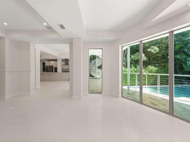 Продажа дома по адресу 5625 N Bay Rd - фото 6278971