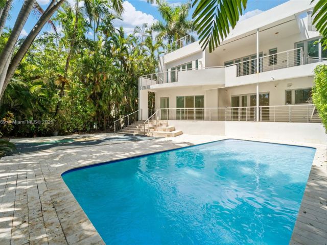 Продажа дома по адресу 5625 N Bay Rd - фото 6278972