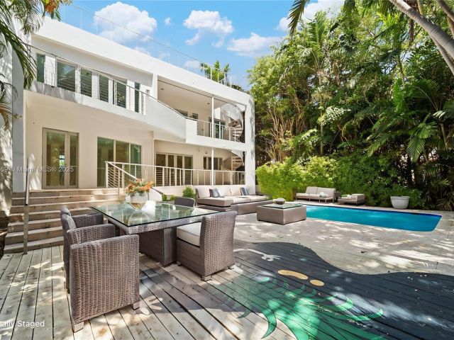 Продажа дома по адресу 5625 N Bay Rd - фото 6278973