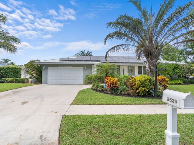 Продажа дома по адресу 2529 NW 32nd Street - фото 6274864