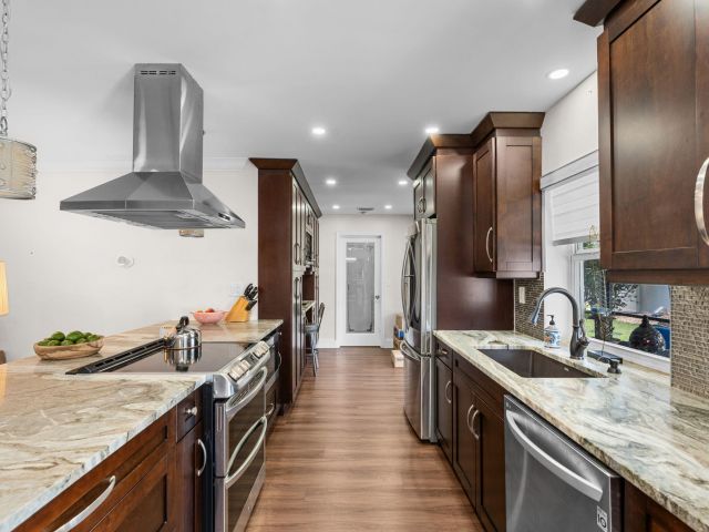 Продажа дома по адресу 2529 NW 32nd Street - фото 6274866