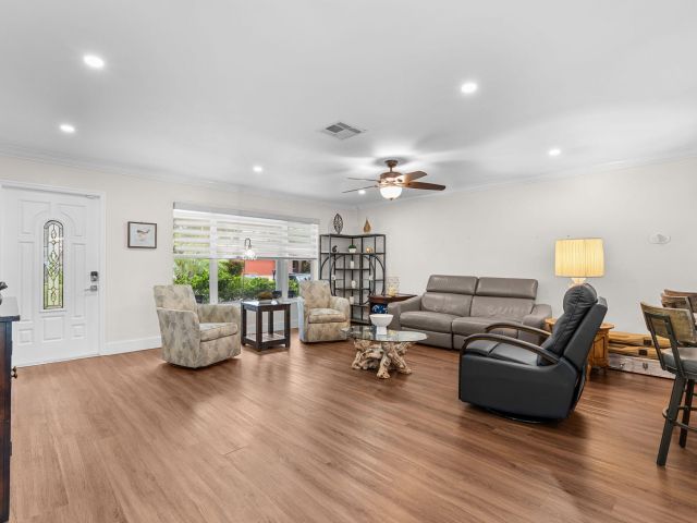 Продажа дома по адресу 2529 NW 32nd Street - фото 6274867