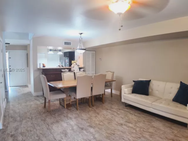 Продажа дома по адресу 9715 NW 23rd Ct - фото 9056011