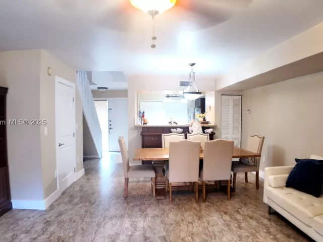 Продажа дома по адресу 9715 NW 23rd Ct - фото 9056012