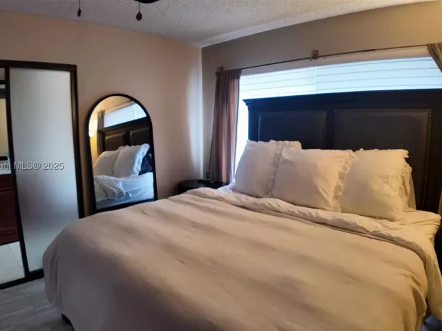 Продажа дома по адресу 9715 NW 23rd Ct - фото 9056013