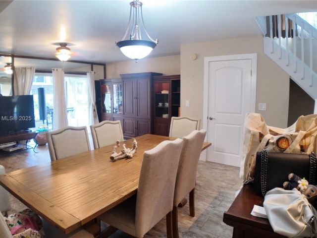 Продажа дома по адресу 9715 NW 23rd Ct - фото 6321234