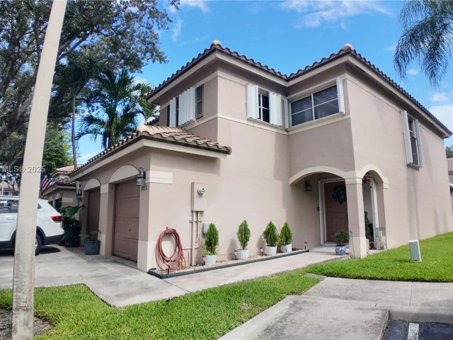 Продажа дома по адресу 9715 NW 23rd Ct - фото 6321237