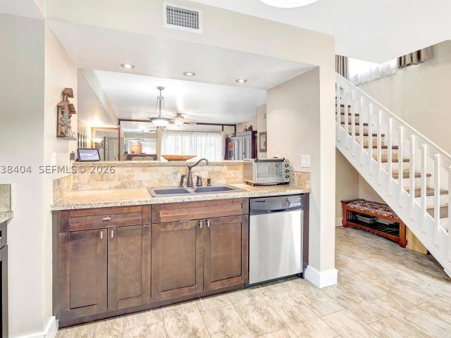 Продажа дома по адресу 9715 NW 23rd Ct - фото 9364689