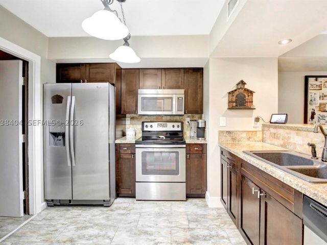 Продажа дома по адресу 9715 NW 23rd Ct - фото 9364690