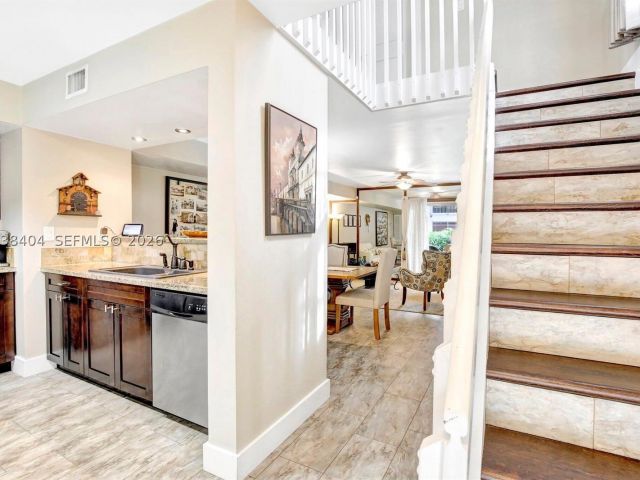Продажа дома по адресу 9715 NW 23rd Ct - фото 9364692