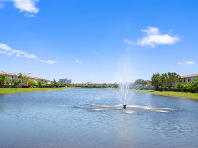 Продажа дома по адресу 19111 NE 8th Ct - фото 6284183