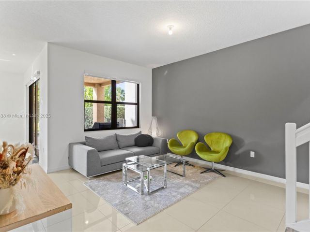 Продажа дома по адресу 19111 NE 8th Ct - фото 6284185