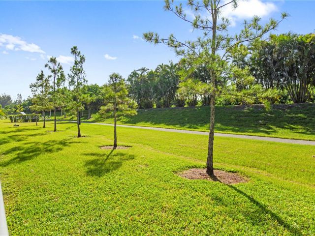 Продажа дома по адресу 19111 NE 8th Ct - фото 6284188