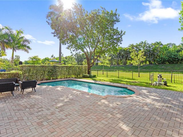 Продажа дома по адресу 19111 NE 8th Ct - фото 6284189