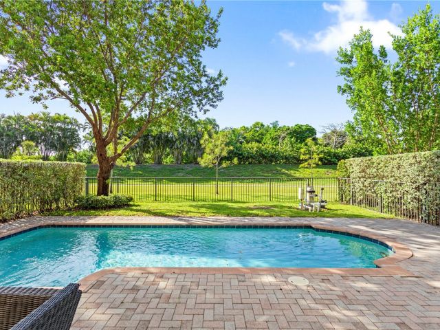 Продажа дома по адресу 19111 NE 8th Ct - фото 6284190