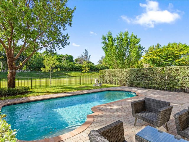 Продажа дома по адресу 19111 NE 8th Ct - фото 6284191