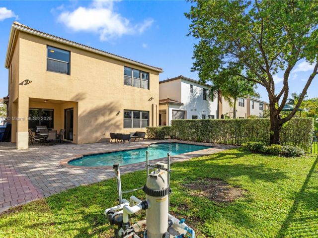 Продажа дома по адресу 19111 NE 8th Ct - фото 6284193