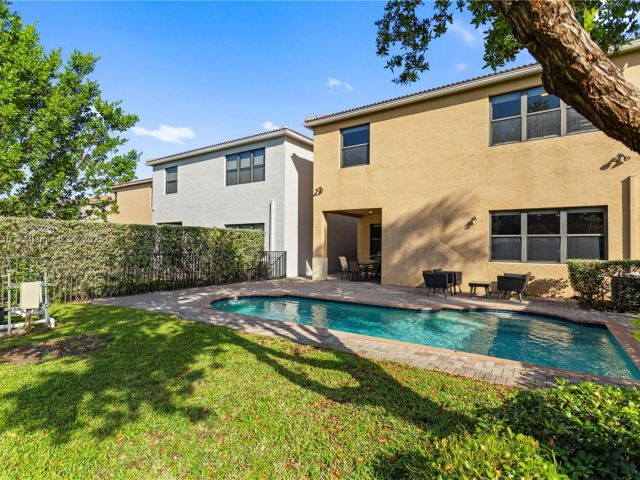 Продажа дома по адресу 19111 NE 8th Ct - фото 6284194