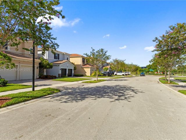 Продажа дома по адресу 19111 NE 8th Ct - фото 6284198