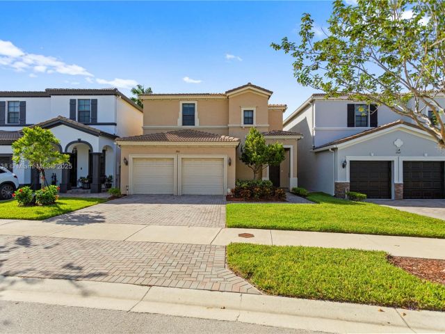 Продажа дома по адресу 19111 NE 8th Ct - фото 6284202