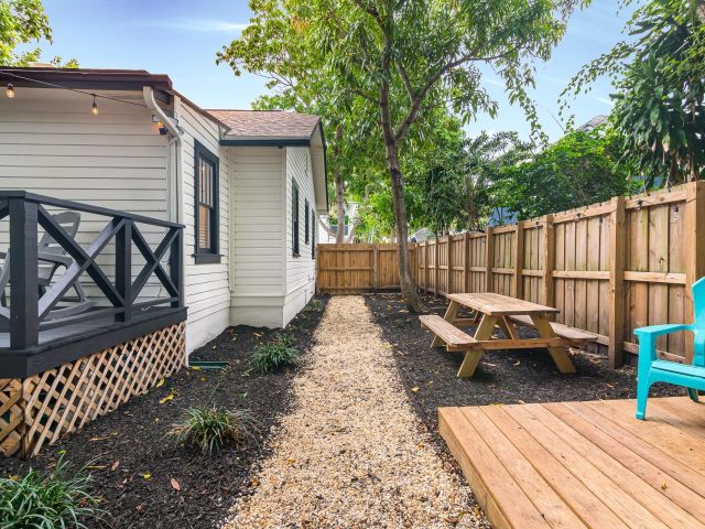 Продажа дома по адресу 713 NE 17th Rd - фото 6280473