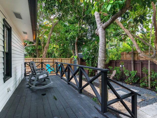 Продажа дома по адресу 713 NE 17th Rd - фото 6280474