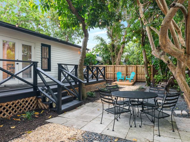 Продажа дома по адресу 713 NE 17th Rd - фото 6280475