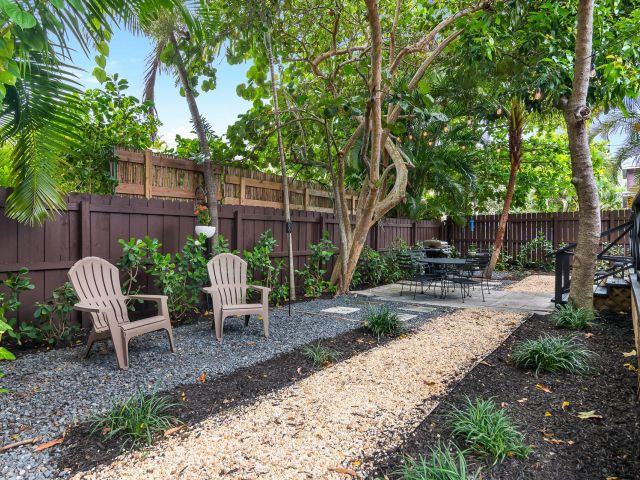 Продажа дома по адресу 713 NE 17th Rd - фото 6280476