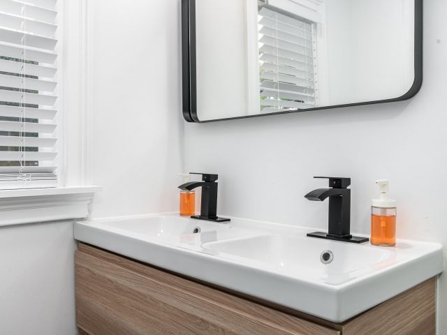 Продажа дома по адресу 713 NE 17th Rd - фото 6280478