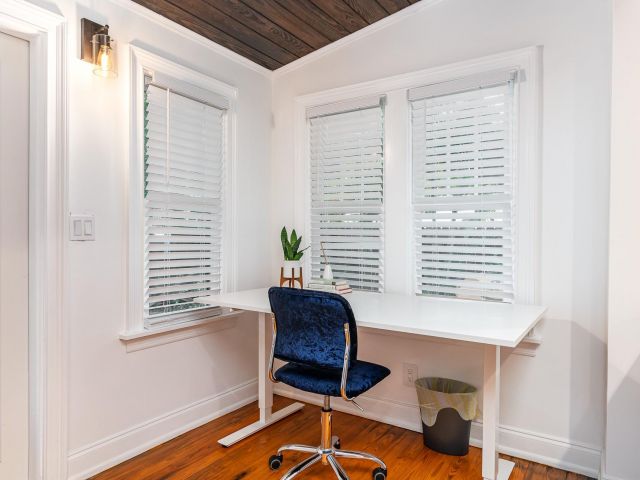 Продажа дома по адресу 713 NE 17th Rd - фото 6280483