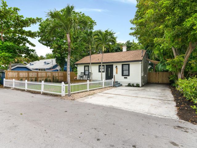 Продажа дома по адресу 713 NE 17th Rd - фото 6280490