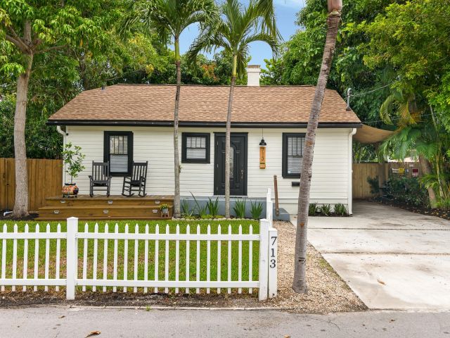 Продажа дома по адресу 713 NE 17th Rd - фото 6280492