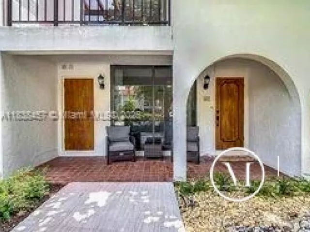 Дом в аренду по адресу 350 Grapetree Dr 405 - фото 6275506