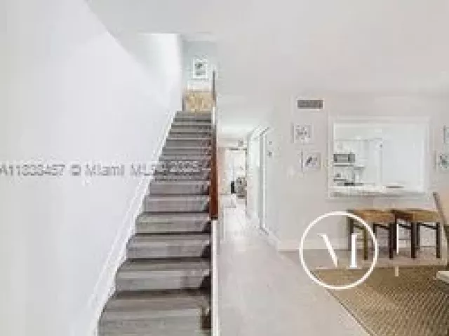 Дом в аренду по адресу 350 Grapetree Dr 405 - фото 6275489